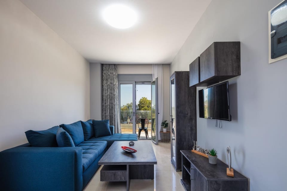 TV and multimedia, Living room, Seating area, Evening entertainment