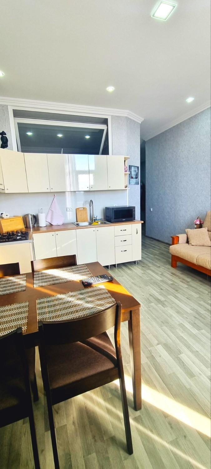 Kitchen or kitchenette, Living room, Seating area, Dining area