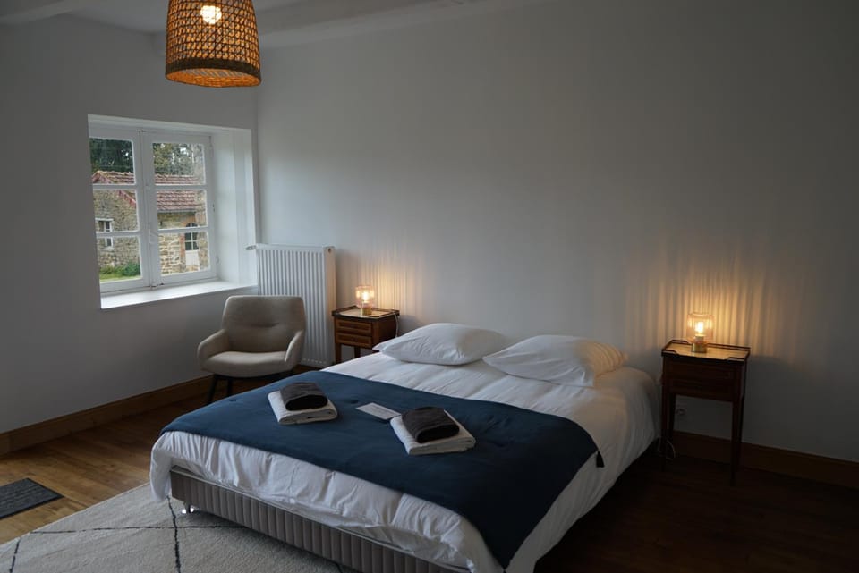 Bed, Photo of the whole room