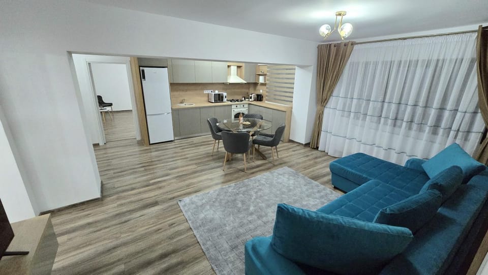 Kitchen or kitchenette, Living room, Seating area, Dining area