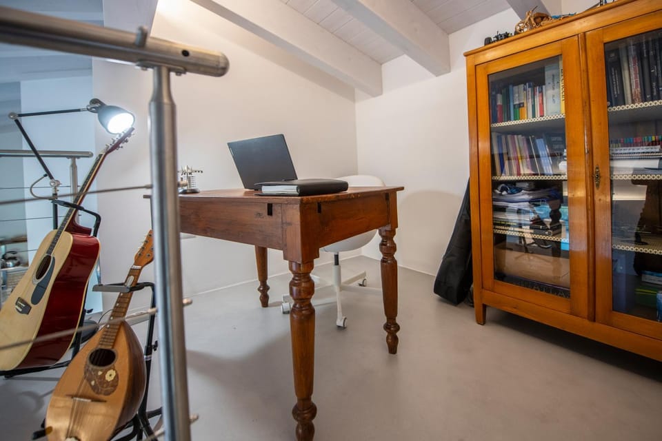 Library, Seating area