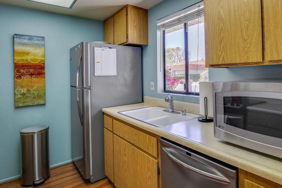 Patio, Grill & Pool Access: Palm Desert Retreat! House in Palm Desert