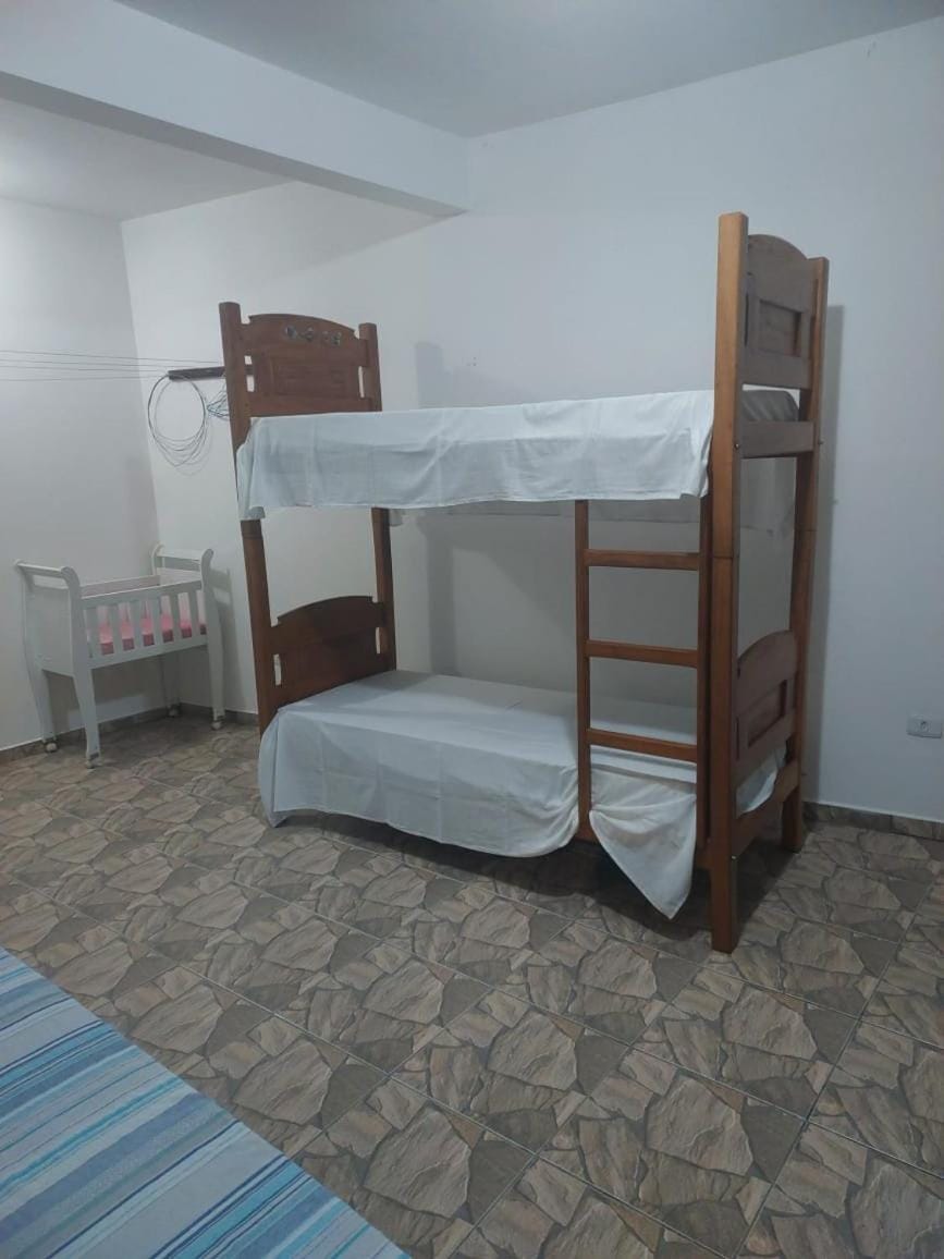 Bedroom, bunk bed