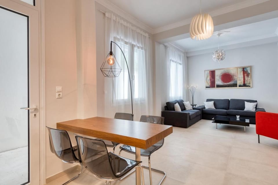 Modern 2-bedroom apt, 200m from the Acropolis Apartment in Athens