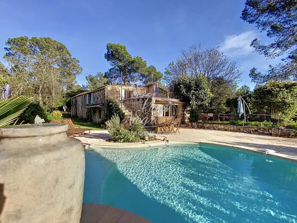Superbe bergerie en cœur de foret avec piscine privée lac rivière cascades Villa in French Riviera