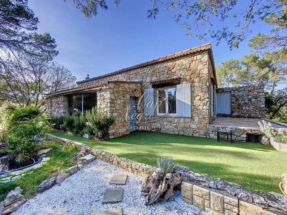 Superbe bergerie en cœur de foret avec piscine privée lac rivière cascades Villa in French Riviera