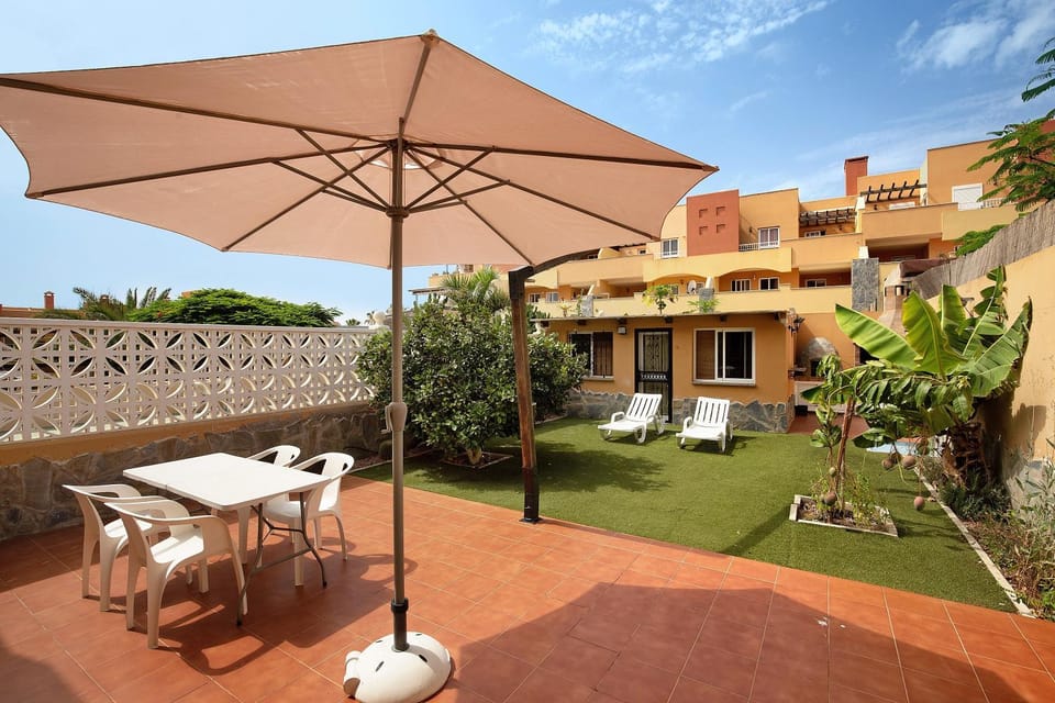 Property building, Balcony/Terrace, Living room