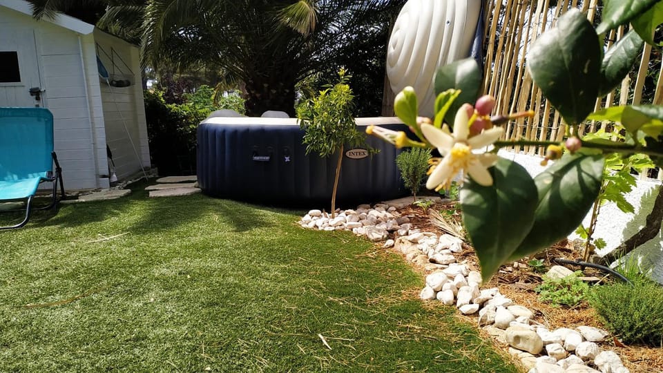 Day, Natural landscape, Hot Tub, Garden view