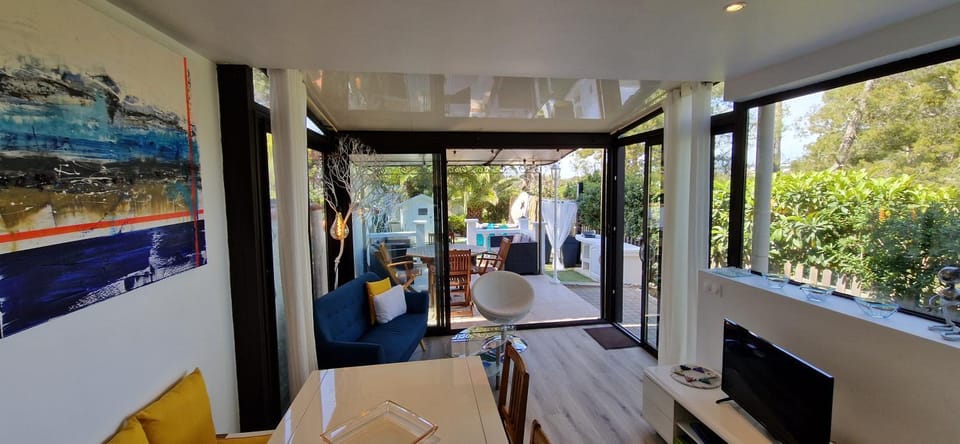 TV and multimedia, Living room, Dining area