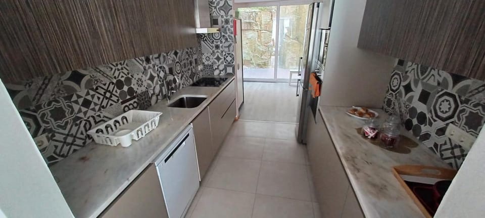 Communal kitchen, dishwasher, microwave, oven, stove
