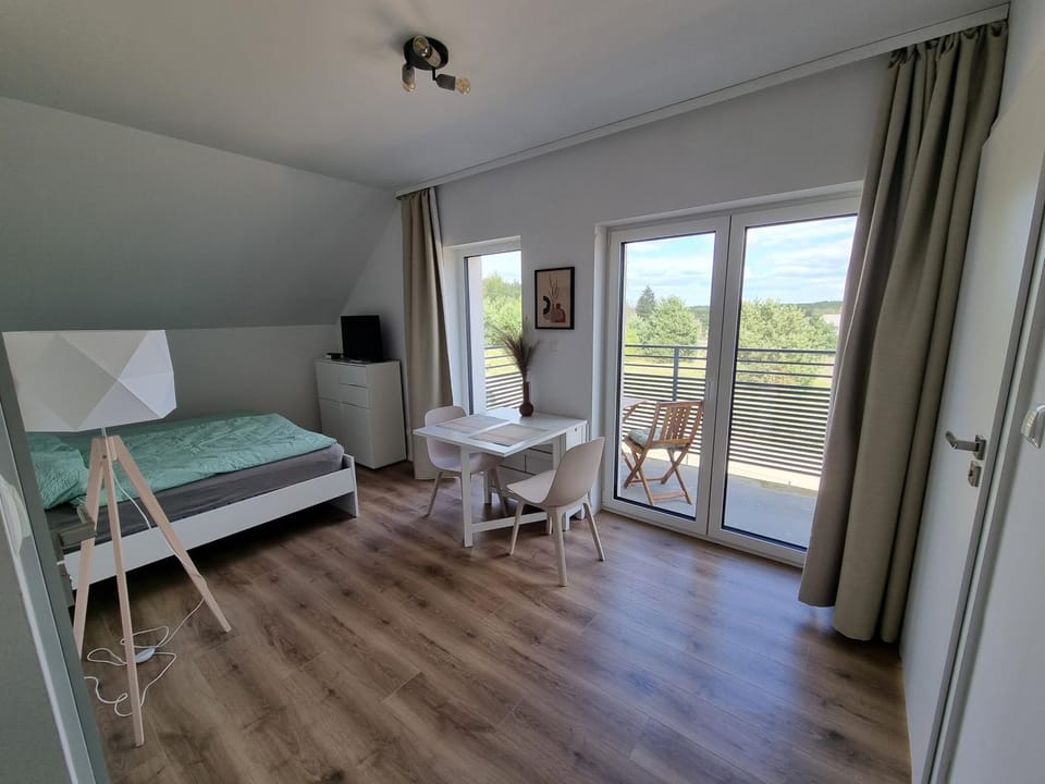 Bed, Living room, Photo of the whole room, Seating area, Dining area, Bedroom