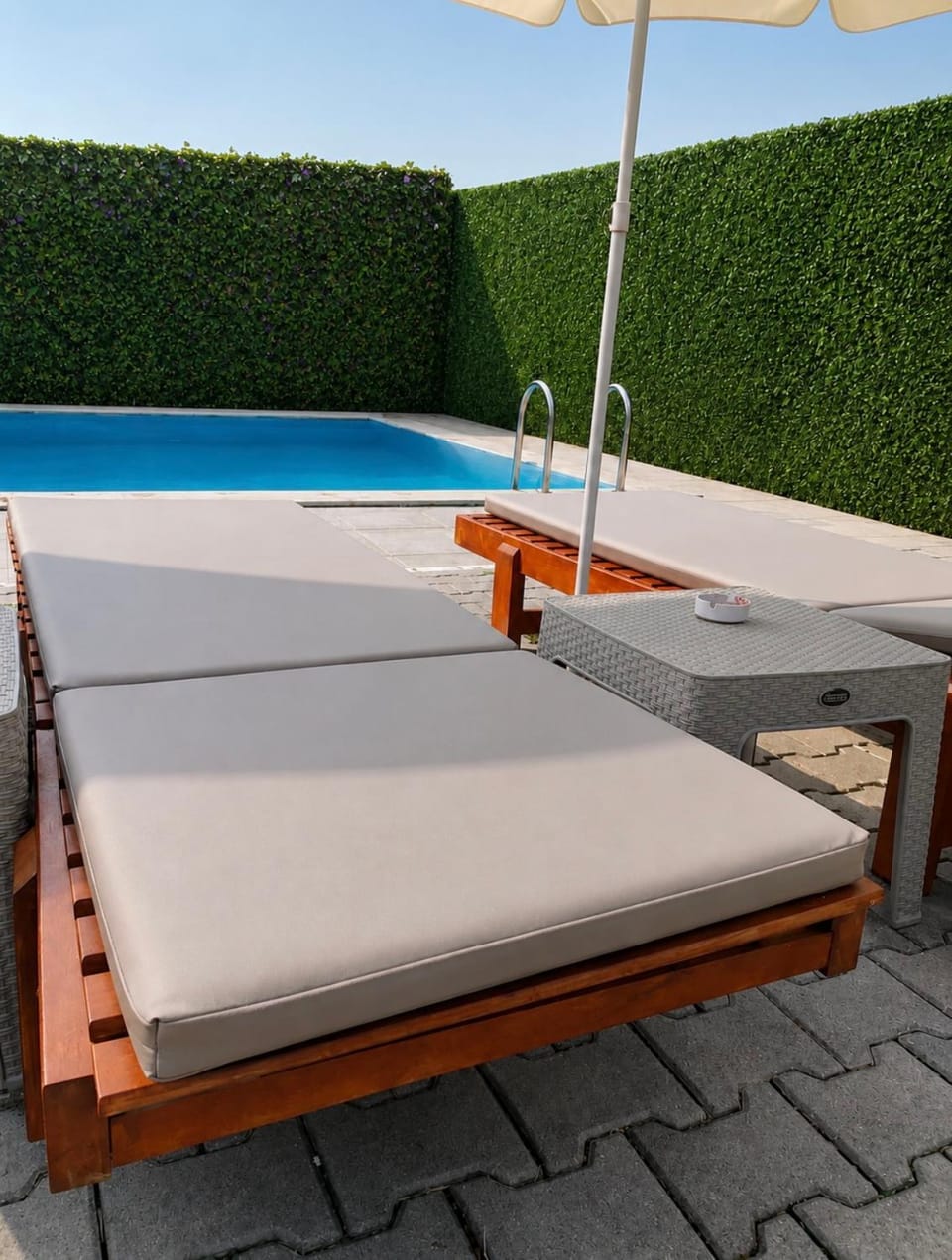Day, Natural landscape, Pool view, Swimming pool, sunbed