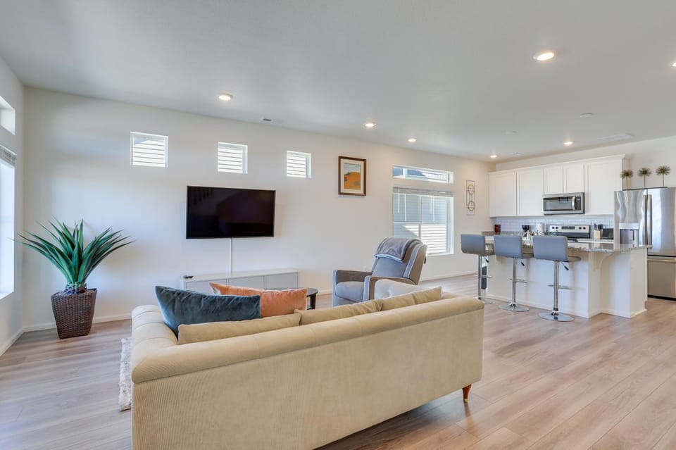 Near Hiking, Golfing & Fishing: Colorado Retreat! House in Commerce City