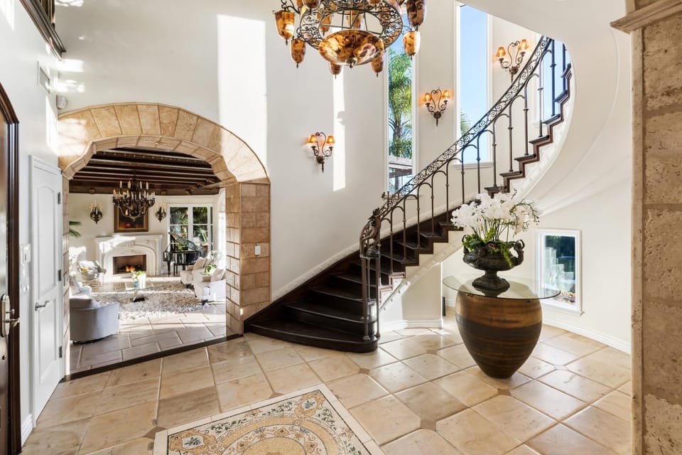 Luxury Bel Air Villa Heated Pool Panoramic Views 6 Bedrooms Villa in Westwood