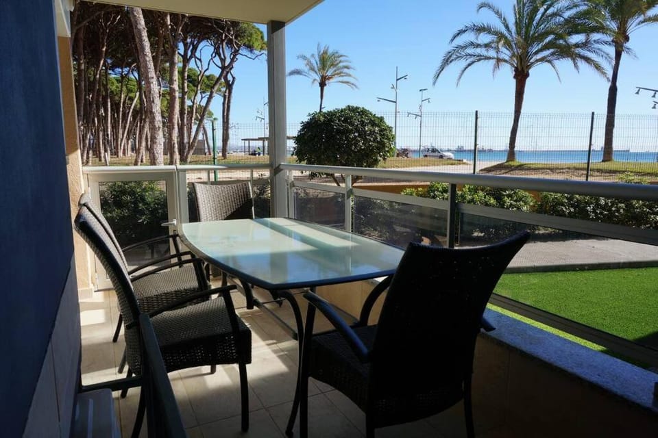 Pineda Sunset Beach Seaviews Apartment in La Pineda