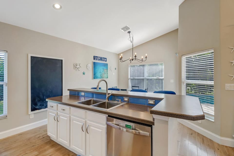 Pool Home Near Beaches and Downtown 5th Ave. House in East Naples