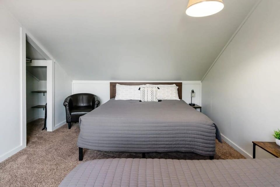 Fife Lake Lodge 2BR Loft with Kitchen & Lake Views Apartment in Fife Lake