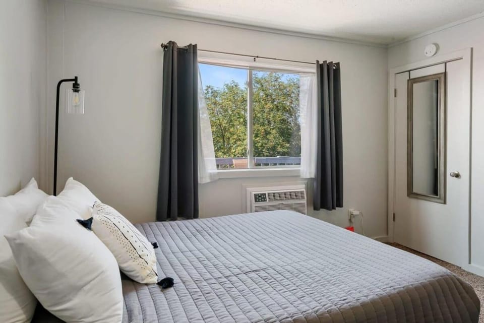 Fife Lake Lodge 2BR Loft with Kitchen & Lake Views Apartment in Fife Lake