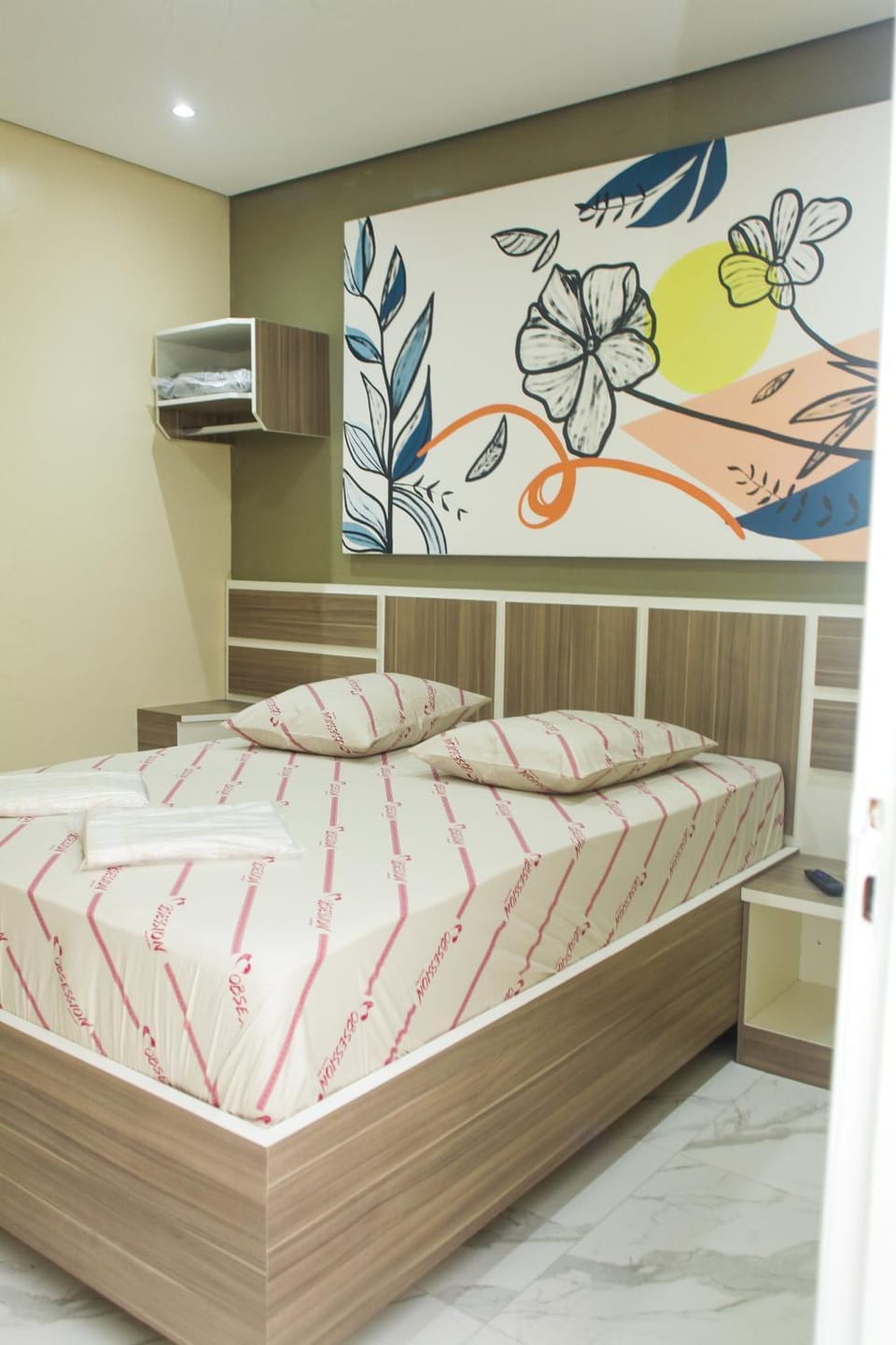 Bed, Photo of the whole room, Bedroom