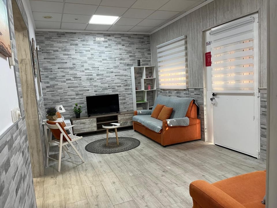 TV and multimedia, Living room, Photo of the whole room, Seating area, internet