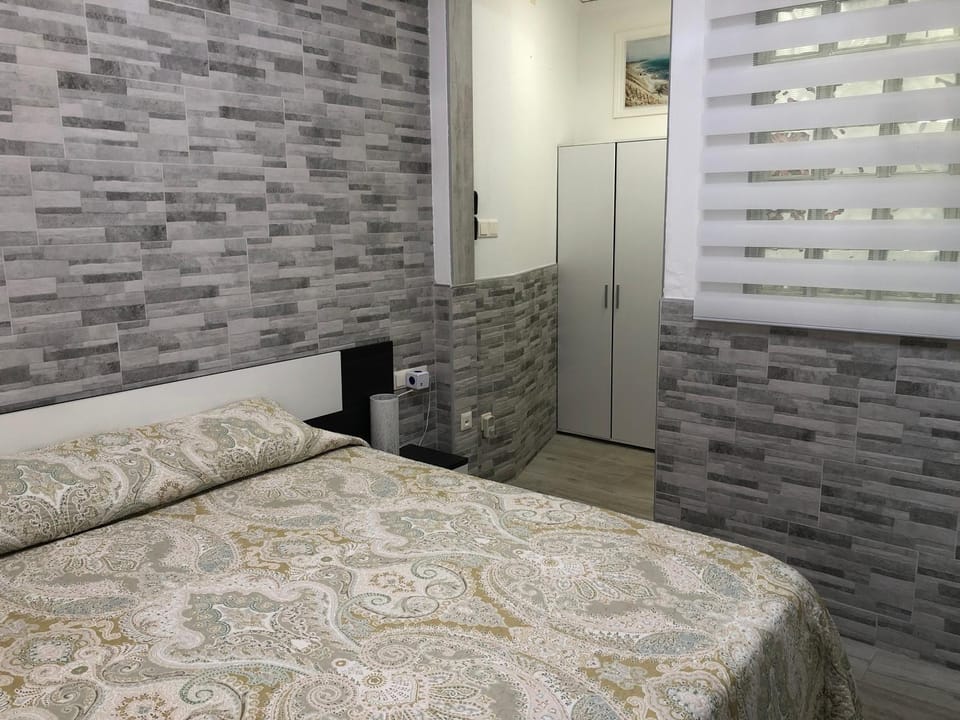 Bed, Photo of the whole room, Bedroom, internet, internet, wardrobe
