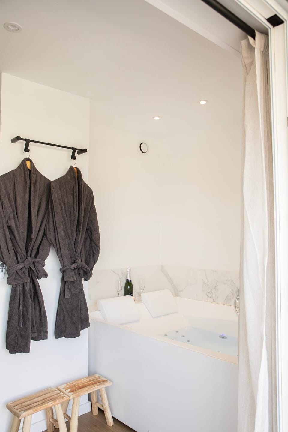 Trésor d'Opale T1 VUE MER BALNÉO-SPA PARKING PRIVÉ WIFI NETFLIX 3 PERS Apartment in Berck