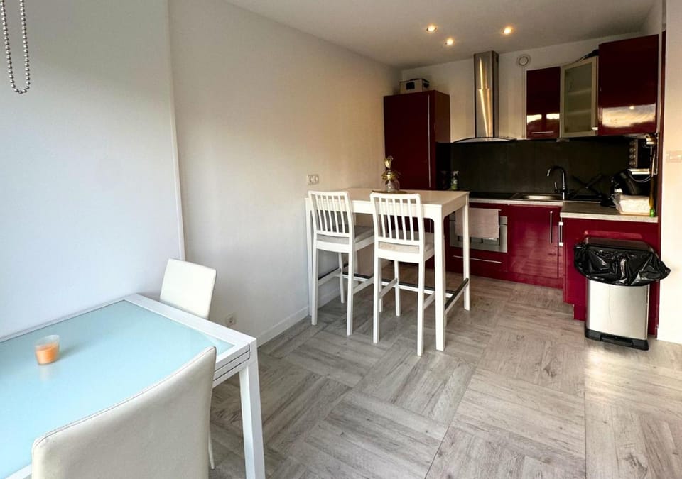 Kitchen or kitchenette, stove, kitchen