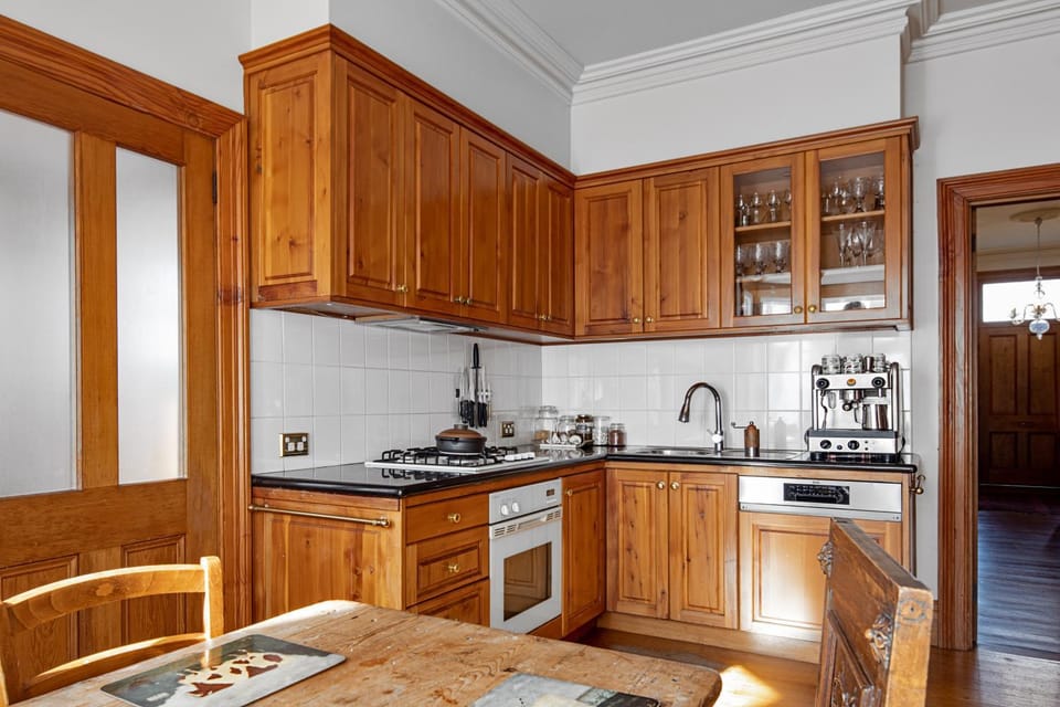 Coffee/tea facilities, Kitchen or kitchenette, Dining area, dishwasher, pet friendly, stove, kitchen
