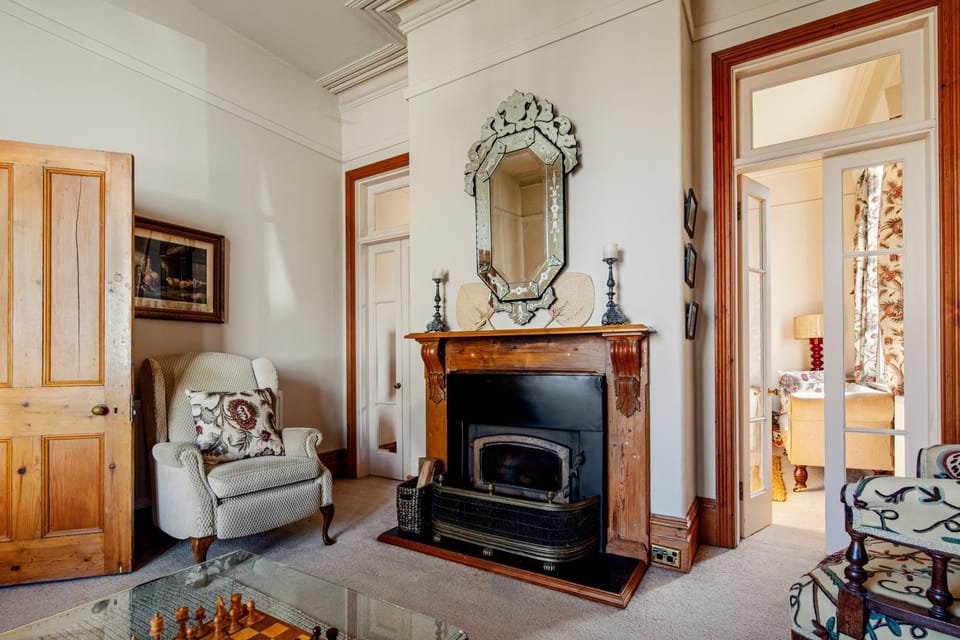 Living room, Seating area, flat iron