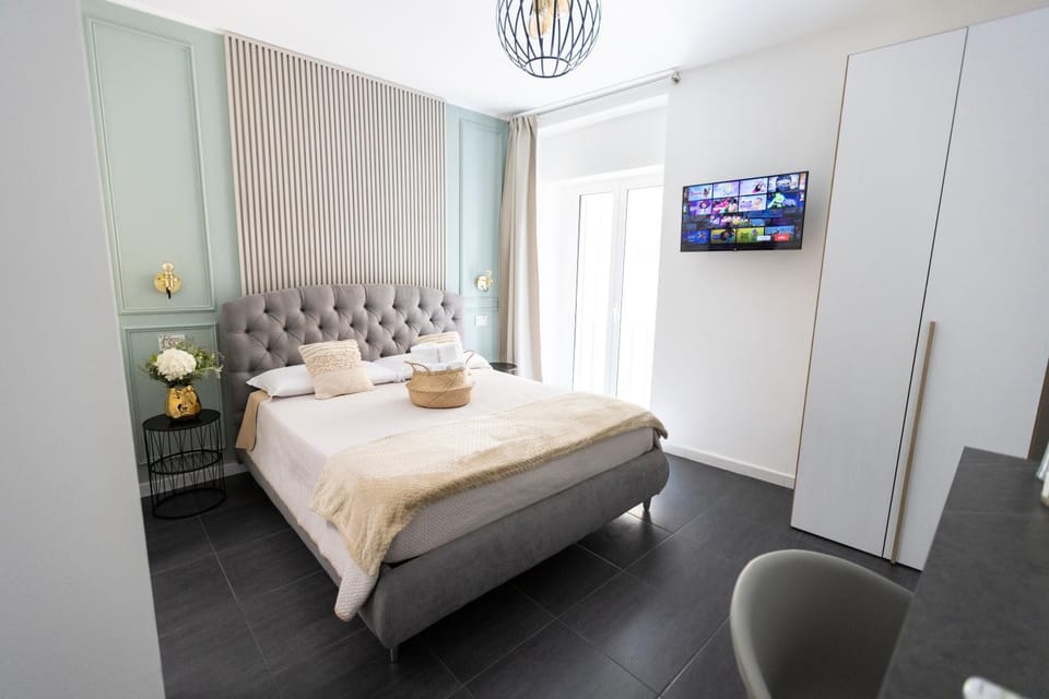 Bed, Photo of the whole room, Bedroom, hair dresser, wardrobe