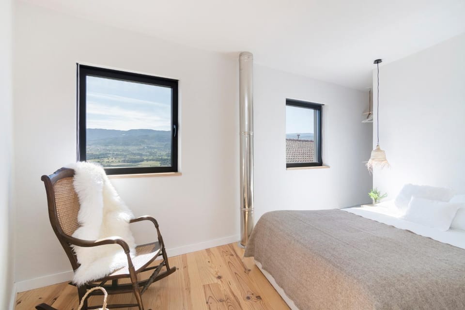 Bed, Natural landscape, Photo of the whole room, Bedroom