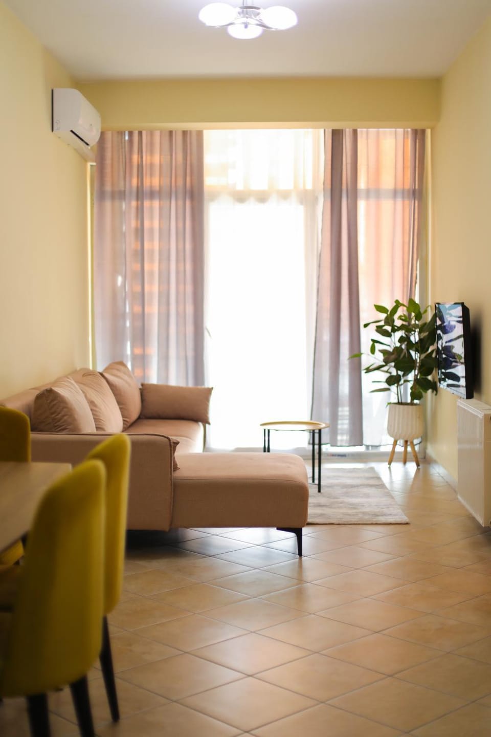 TV and multimedia, Living room, Seating area, air conditioner