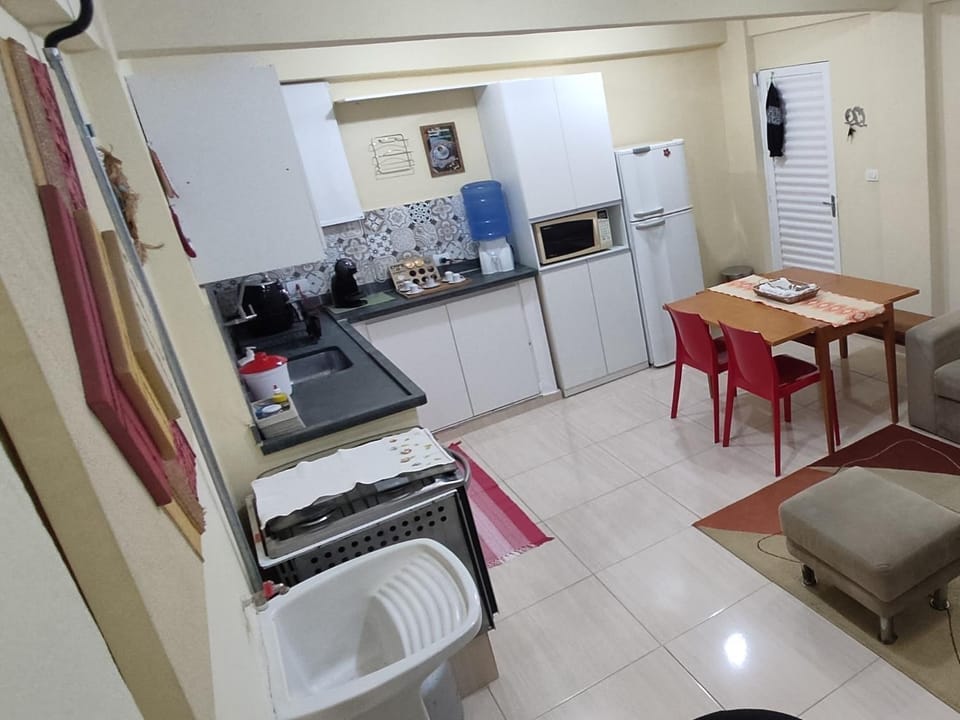 Kitchen or kitchenette, Dining area, minibar, oven, pet friendly, stove, toaster