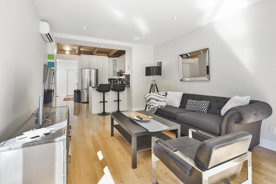 TV and multimedia, Kitchen or kitchenette, Living room, Seating area, Dining area, minibar, pet friendly