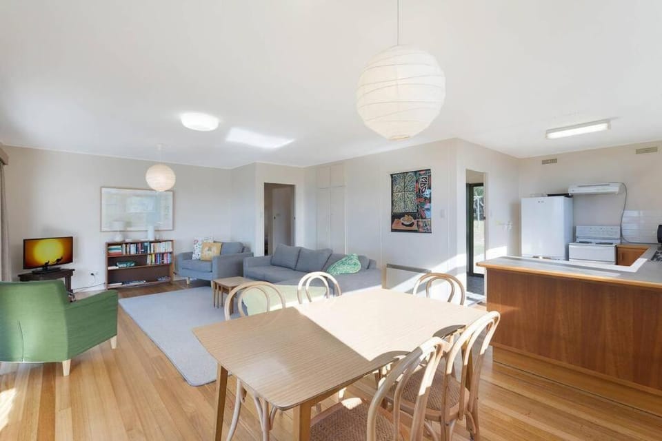 Sea Home With a View at Pambula Beach-Pet Friendly House in Pambula Beach