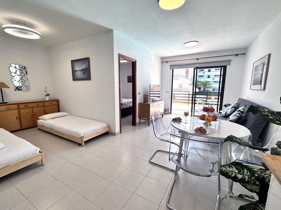 Bed, Living room, Photo of the whole room, Dining area, Bedroom