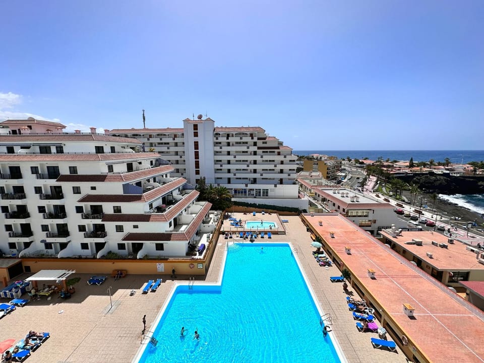 Property building, Pool view, Sea view, Swimming pool, Swimming pool