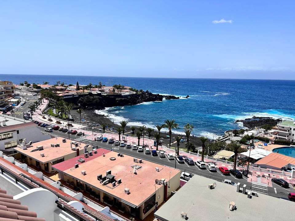 Nearby landmark, Neighbourhood, View (from property/room), Beach, Sea view, Parking