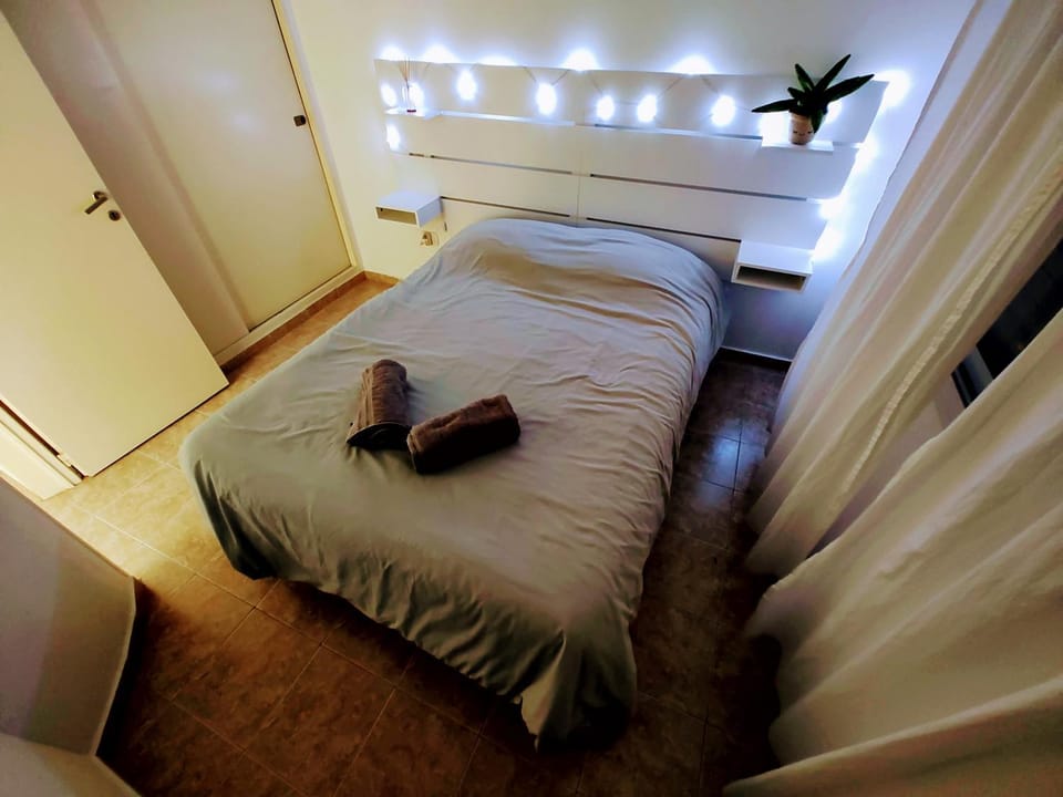 Bed, Photo of the whole room, Decorative detail, Bedroom, wardrobe