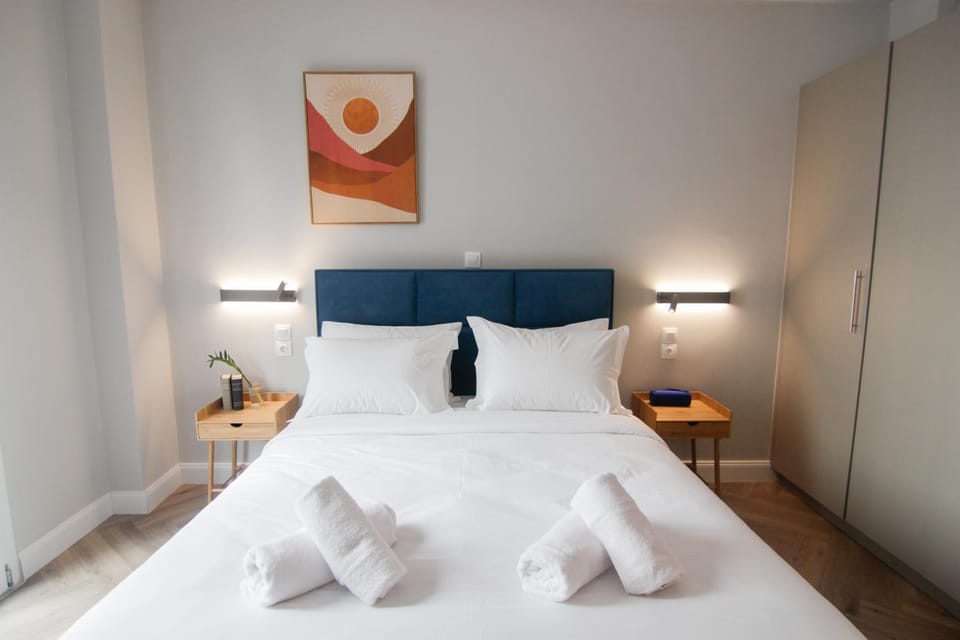 Bed, Bedroom, towels