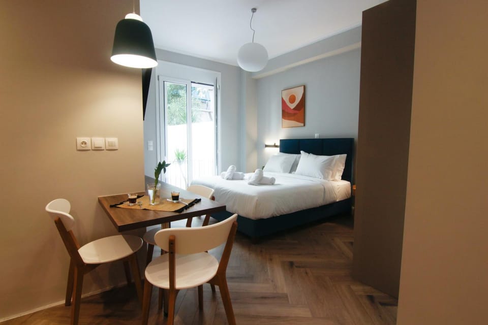 Bed, Living room, Photo of the whole room, Seating area, Bedroom
