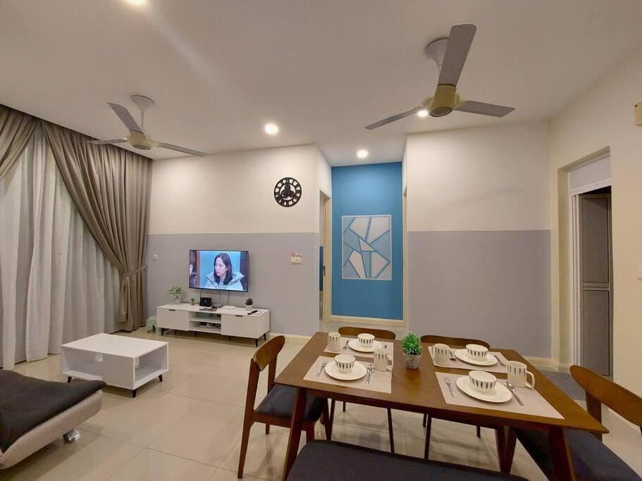 Walk to Legoland D'Pristine 2BR Lake View #8 Apartment in Johor