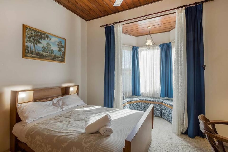 Dar-el -Great Old World Charm, pet friendly home! House in Eden