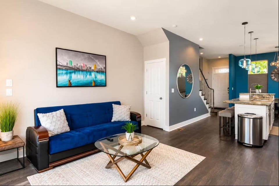 Family-Friendly 4BR Retreat Sleeps 12, Private Yard, Garage, Close to Stadiums, Casino & Downtown House in Pittsburgh