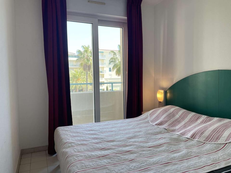 Appartement avec terrasse, piscine et à 5 min de la plage à Juan les Pins - FR-1-252-185 Apartment in Antibes