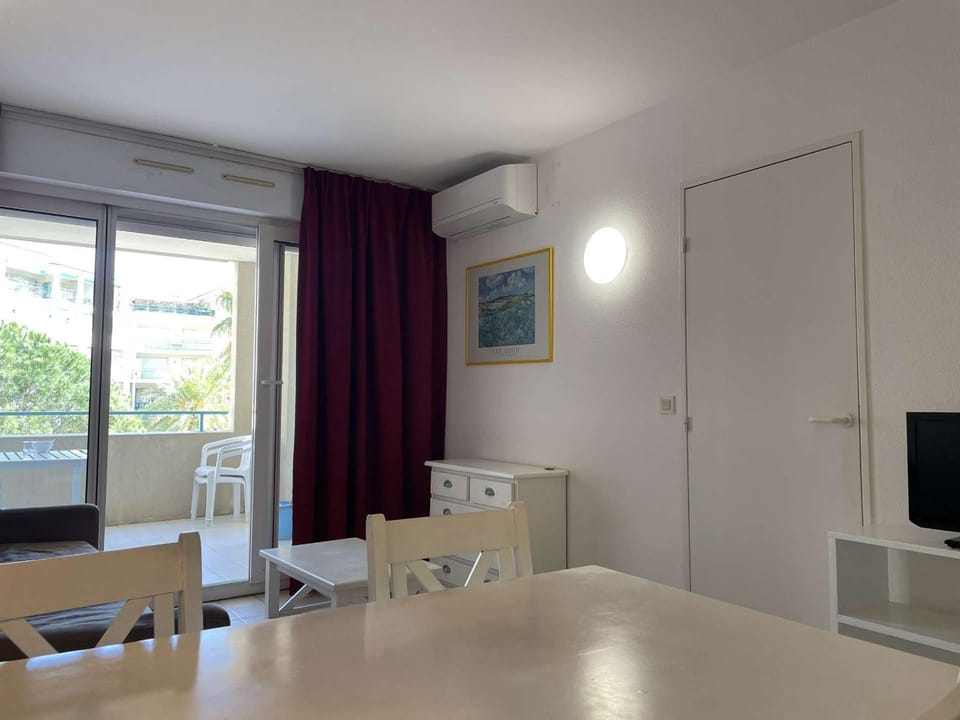 Appartement avec terrasse, piscine et à 5 min de la plage à Juan les Pins - FR-1-252-185 Apartment in Antibes