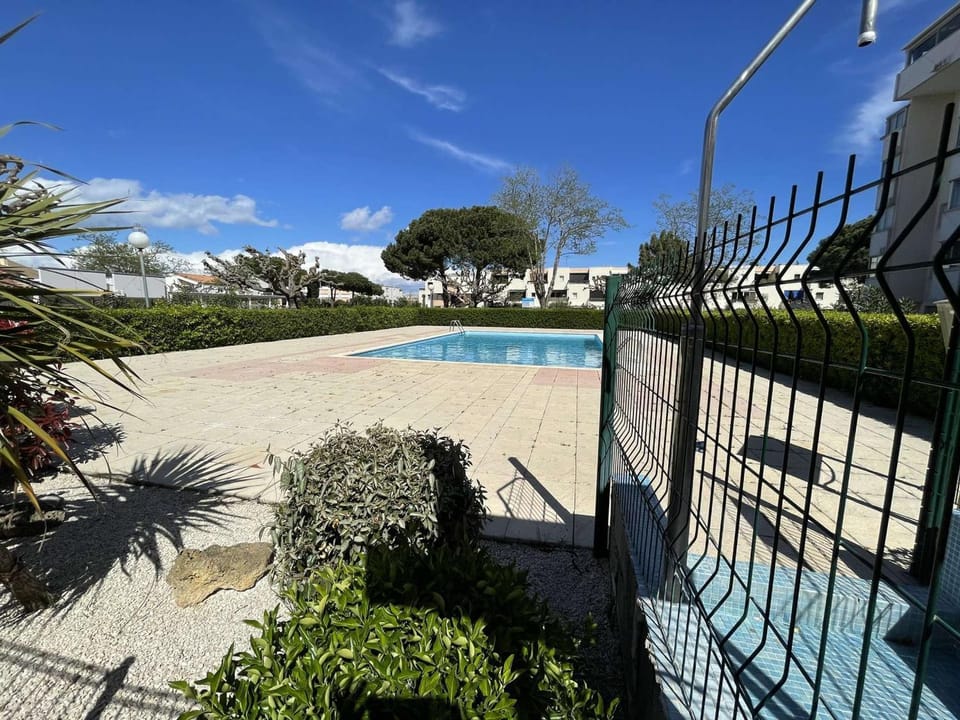 Appartement 2 pièces avec loggia et piscine à 100m de la plage - Le Grau-du-Roi - FR-1-250-250 Apartment in Le Grau-du-Roi