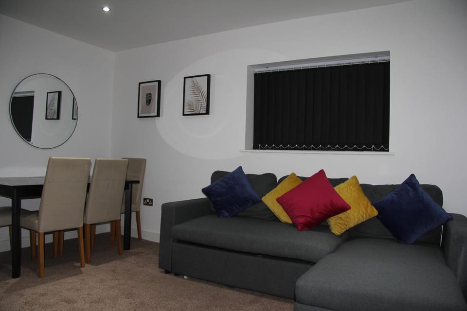 2BR APT By Homesy In Cardiff With Free WiFi & Perfect For Short Term Rental Apartment in Cardiff