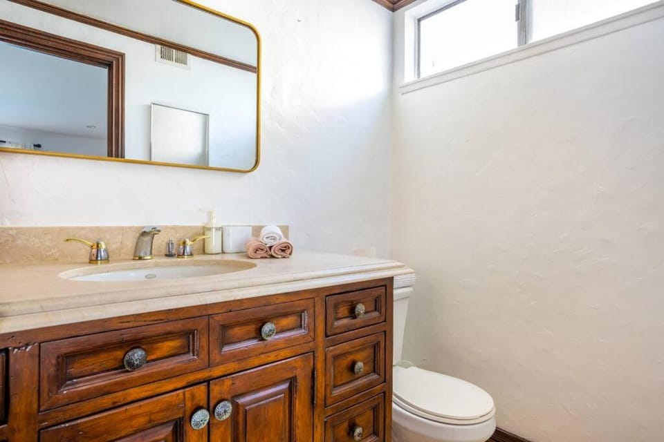 *NEW* 5Beds/POOL: LA Home - Burbank/Universal House in North Hollywood