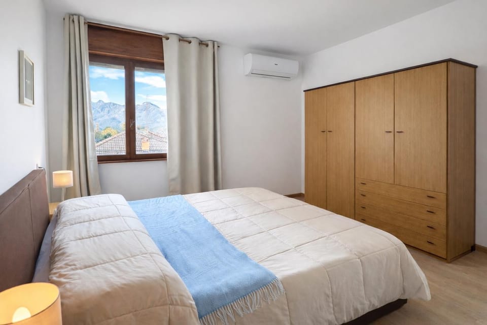 Bed, Photo of the whole room, Bedroom, internet, wardrobe, air conditioner